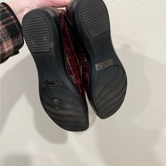 Clarks Burgundy Croc-Embossed Loafers 8.5 - Picture 5 of 6